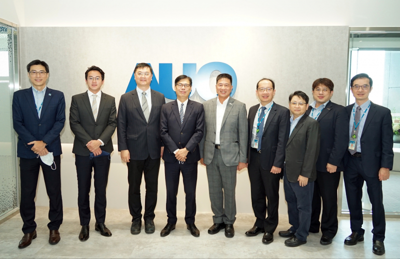 光電前進亞灣成立「AUO解決方案研發中心」，作為多元場域解決方案研發及試驗場域（圖中左為高雄市長陳其邁、圖中右為光電董事長彭双浪）